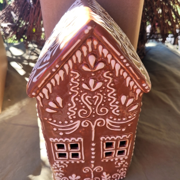 Pottery Barn Tall Gingerbread Village House! BNIB! - Picture 2 of 7